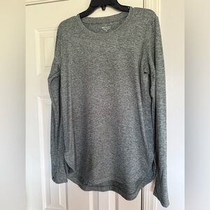 Athleta crew neck athleisure top with thumb holes women’s medium tall HOST PICK
